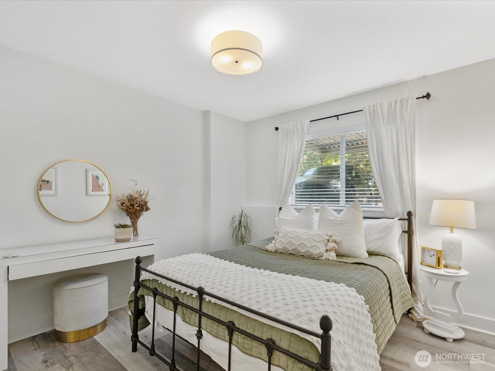 455 Newport Way NW #302, Issaquah, WA 98027