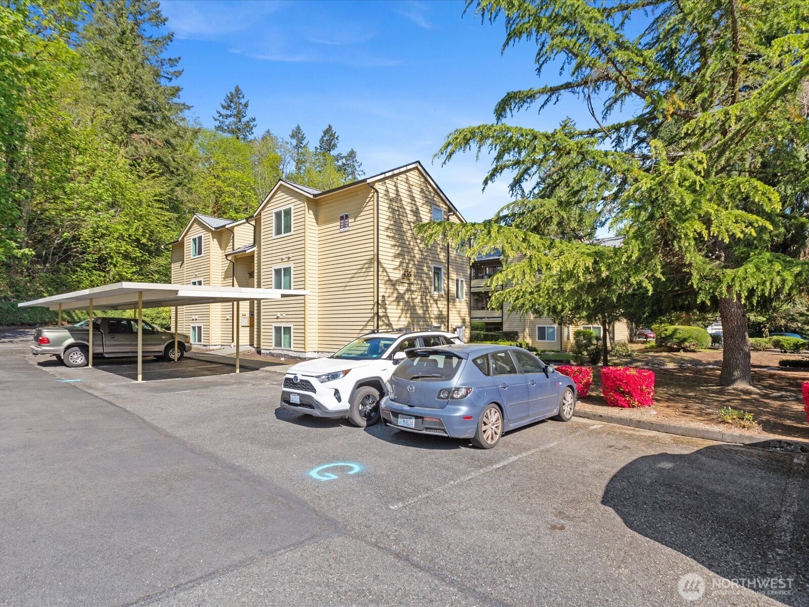 455 Newport Way NW #302, Issaquah, WA 98027