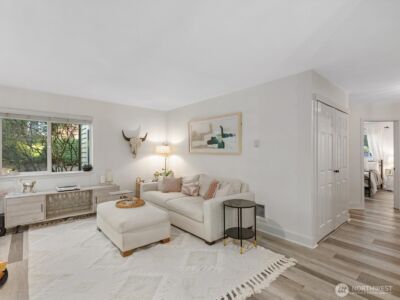 455 Newport Way NW #302, Issaquah, WA 98027 - Photo 4