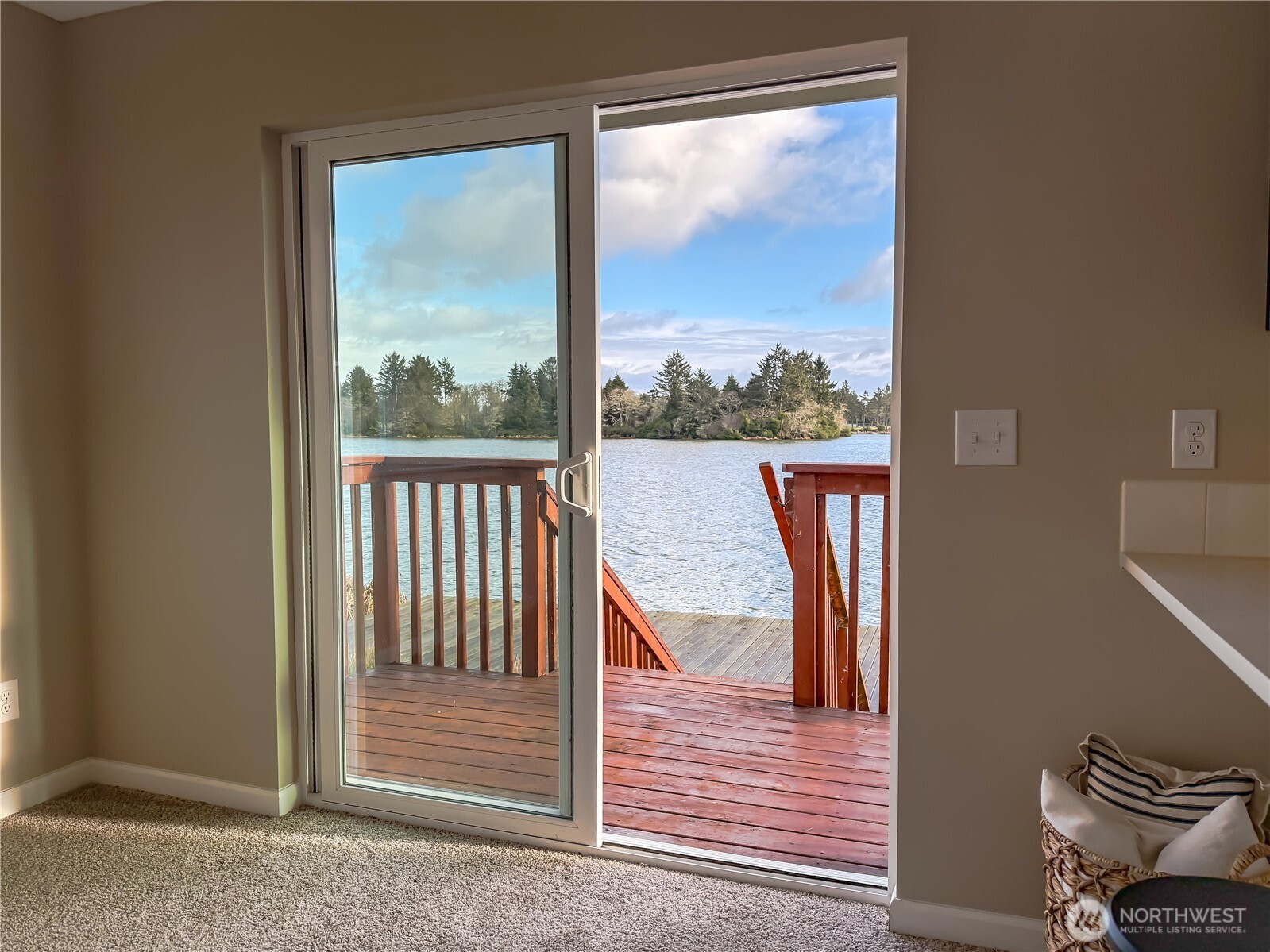 584 Mount Olympus Avenue SE, Ocean Shores, WA 98569