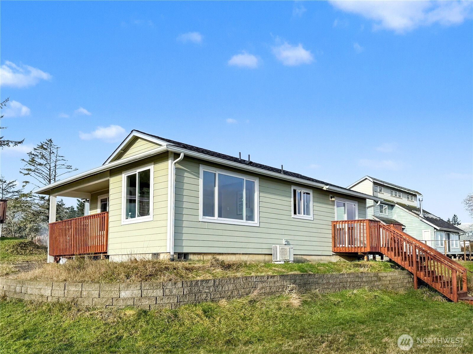 584 Mount Olympus Avenue SE, Ocean Shores, WA 98569