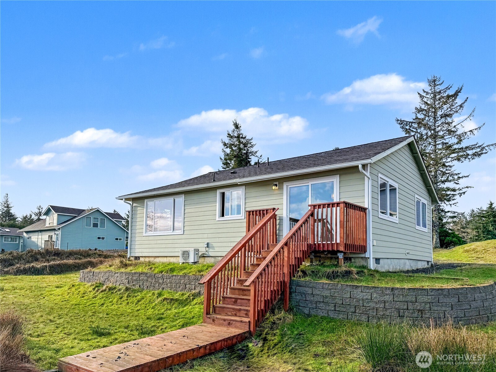 584 Mount Olympus Avenue SE, Ocean Shores, WA 98569