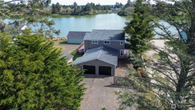586 Mount Olympus Avenue SE, Ocean Shores, WA 98569
