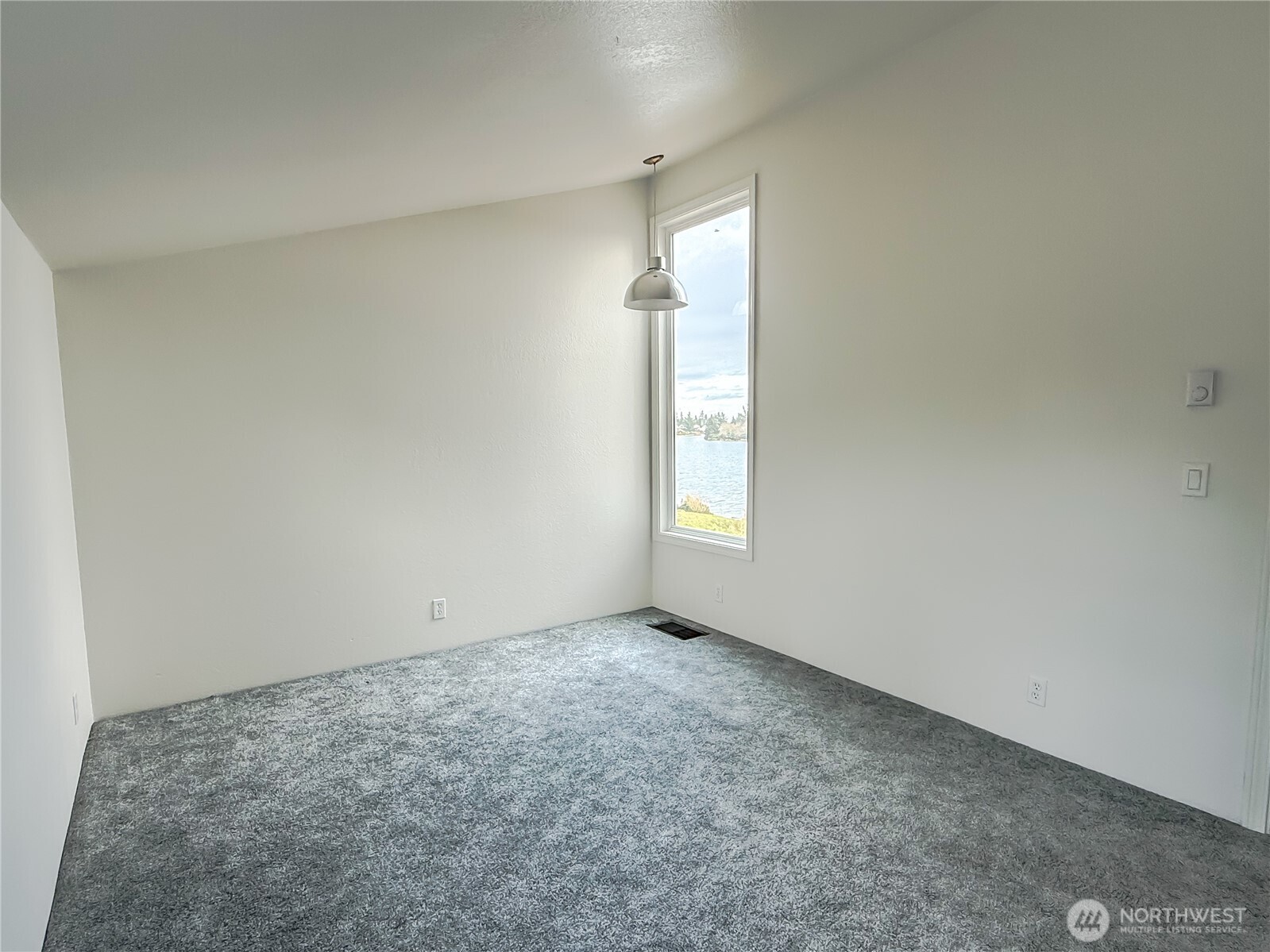 586 Mount Olympus Avenue SE, Ocean Shores, WA 98569