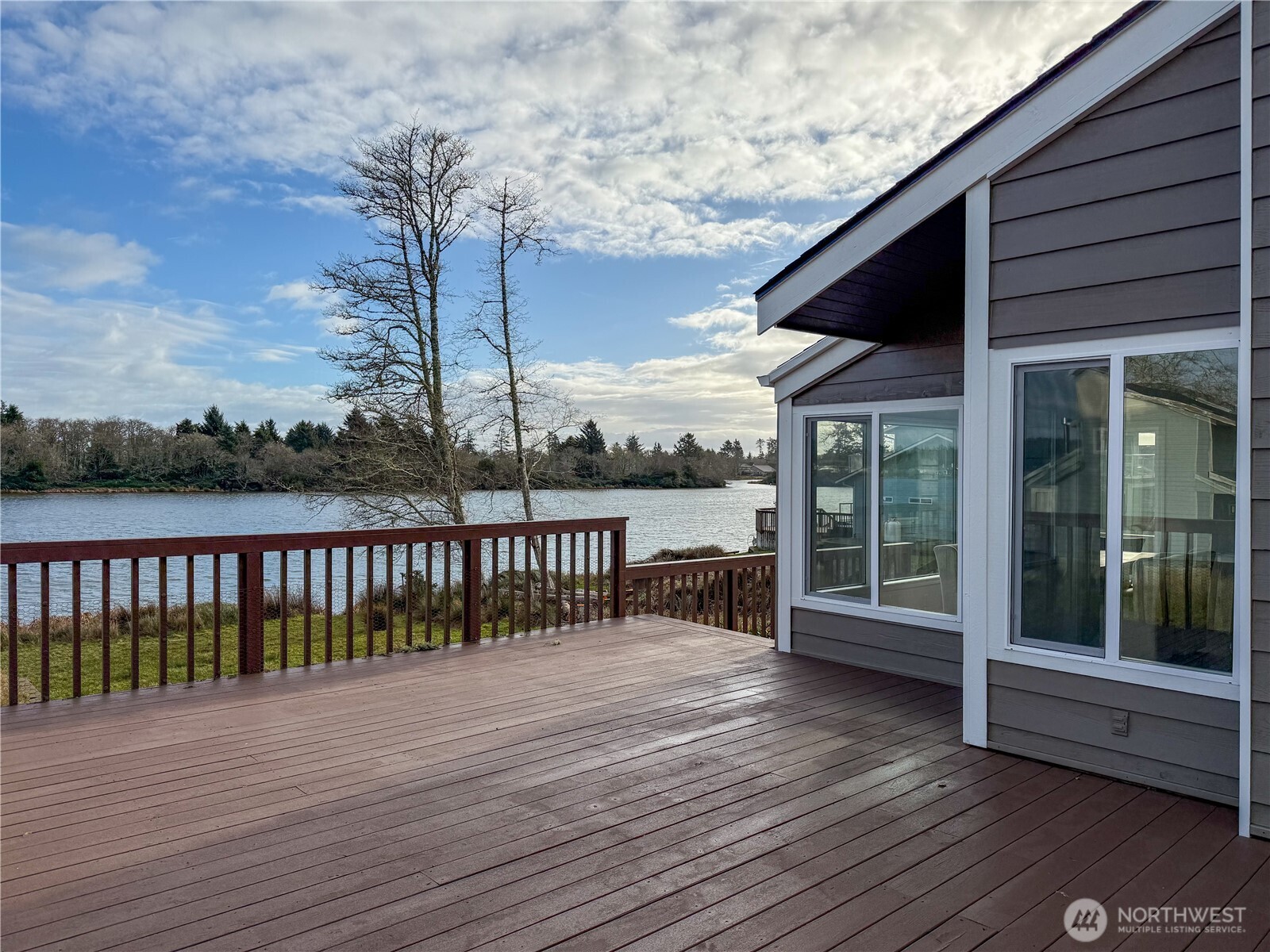 586 Mount Olympus Avenue SE, Ocean Shores, WA 98569