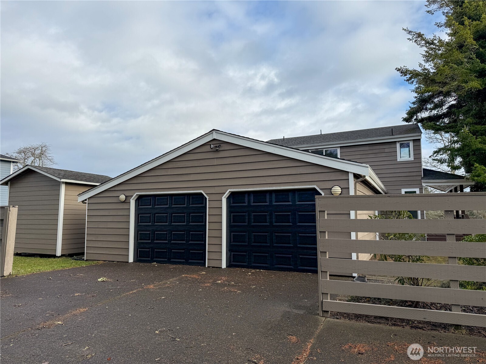 586 Mount Olympus Avenue SE, Ocean Shores, WA 98569