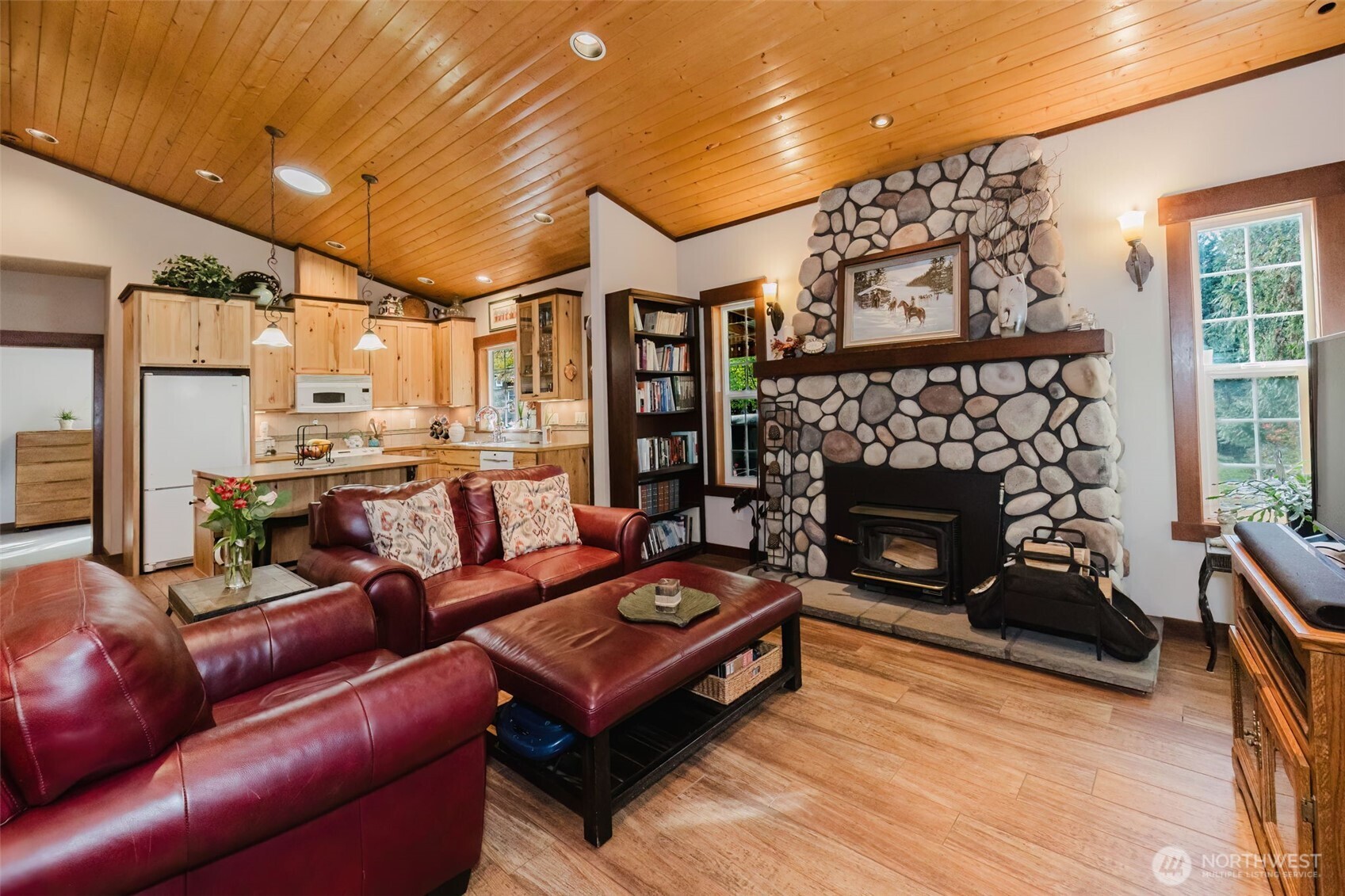 17717 E State Route 3 , Allyn, WA 98524-1415