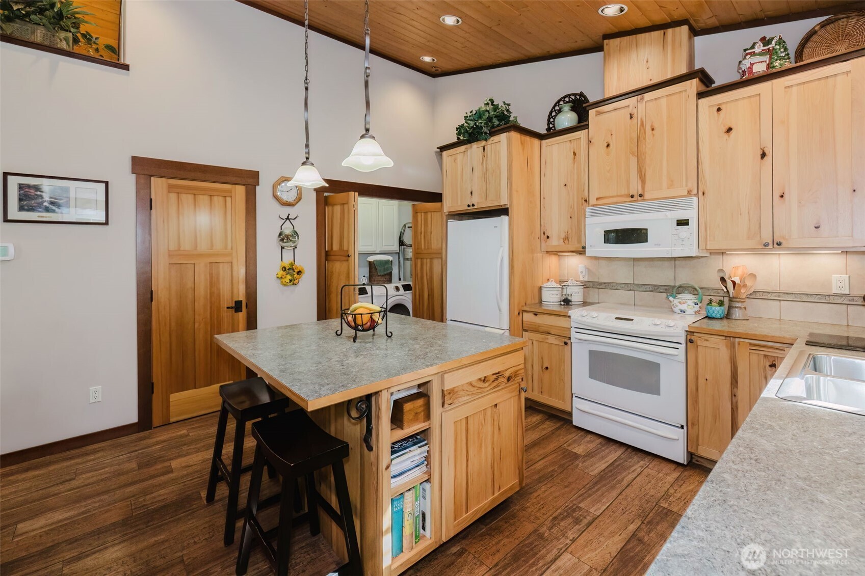 17717 E State Route 3 , Allyn, WA 98524-1415