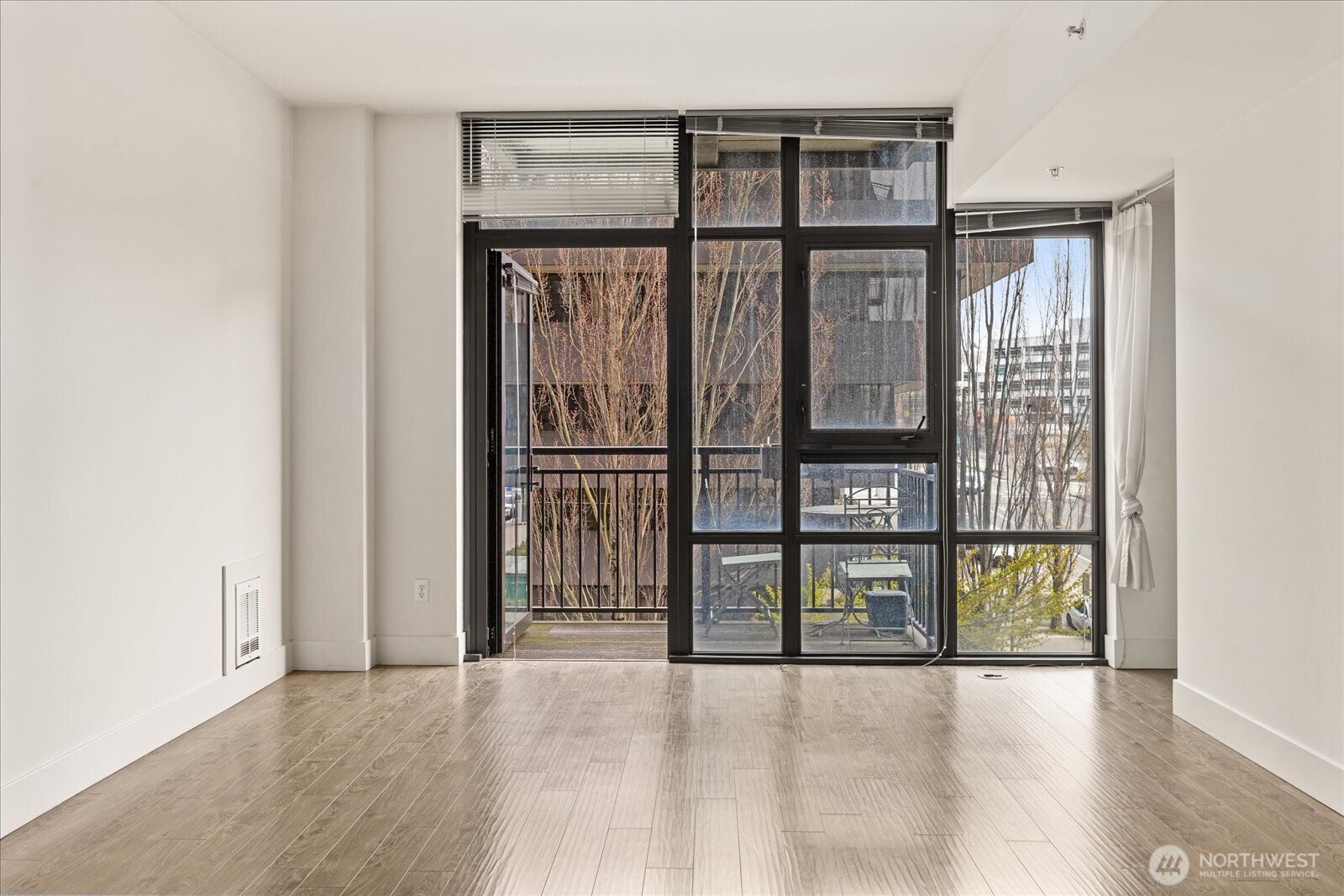 2911 2nd Avenue #404, Seattle, WA 98121