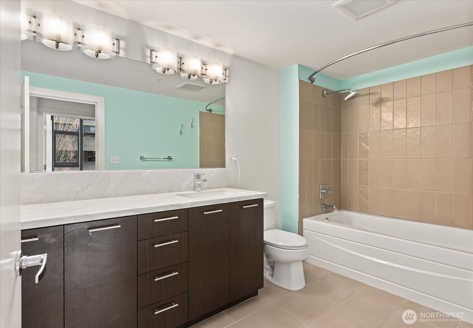 2911 2nd Avenue #404, Seattle, WA 98121