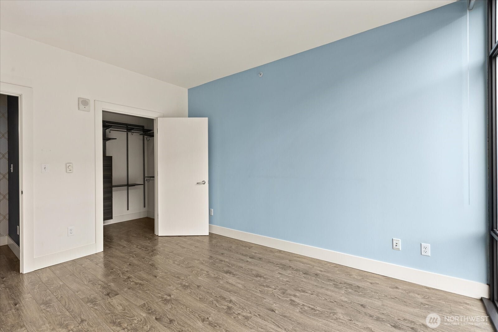 2911 2nd Avenue #404, Seattle, WA 98121