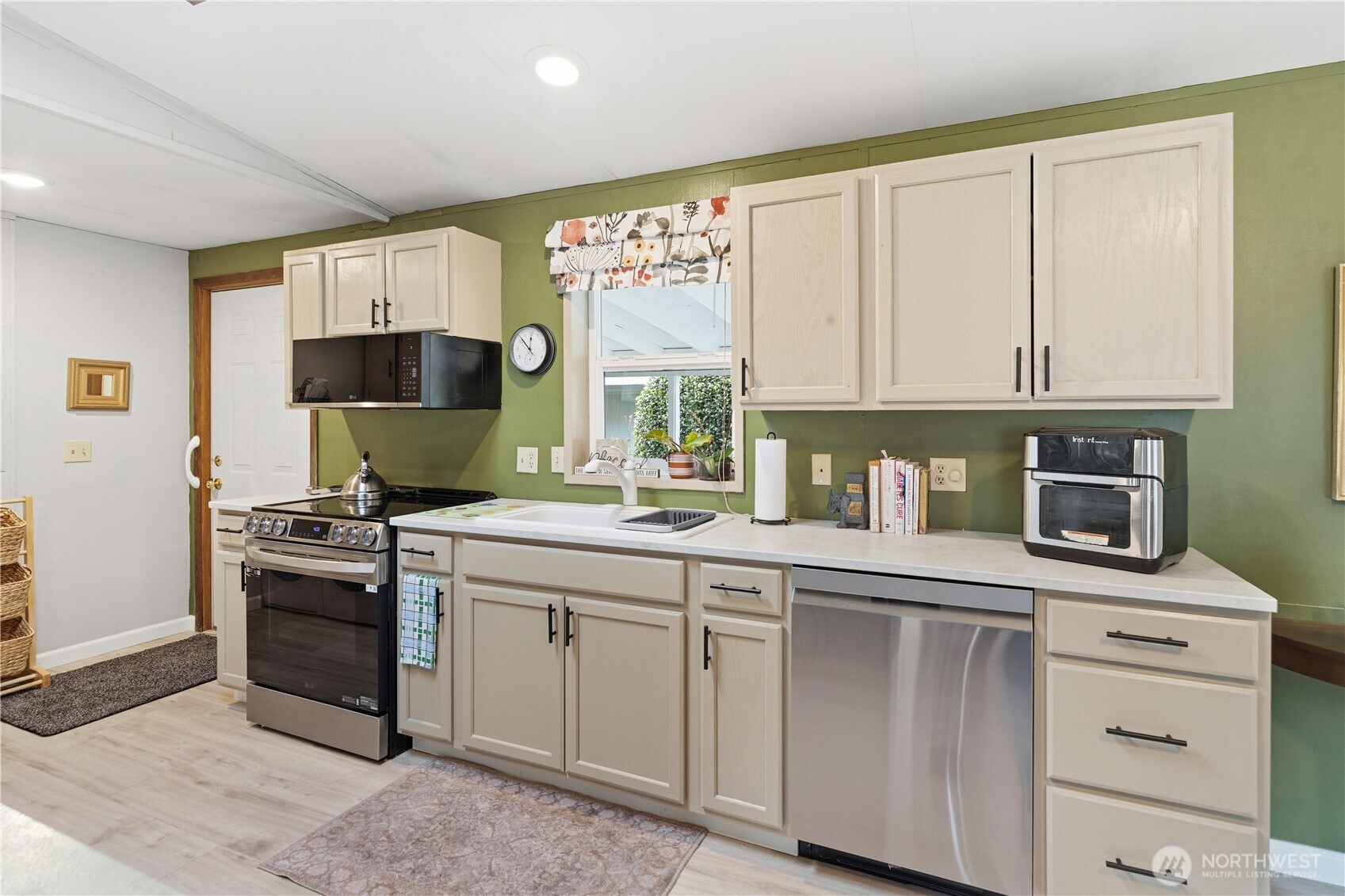 517 NW Silver Meadow Lane , Bremerton, WA 98311