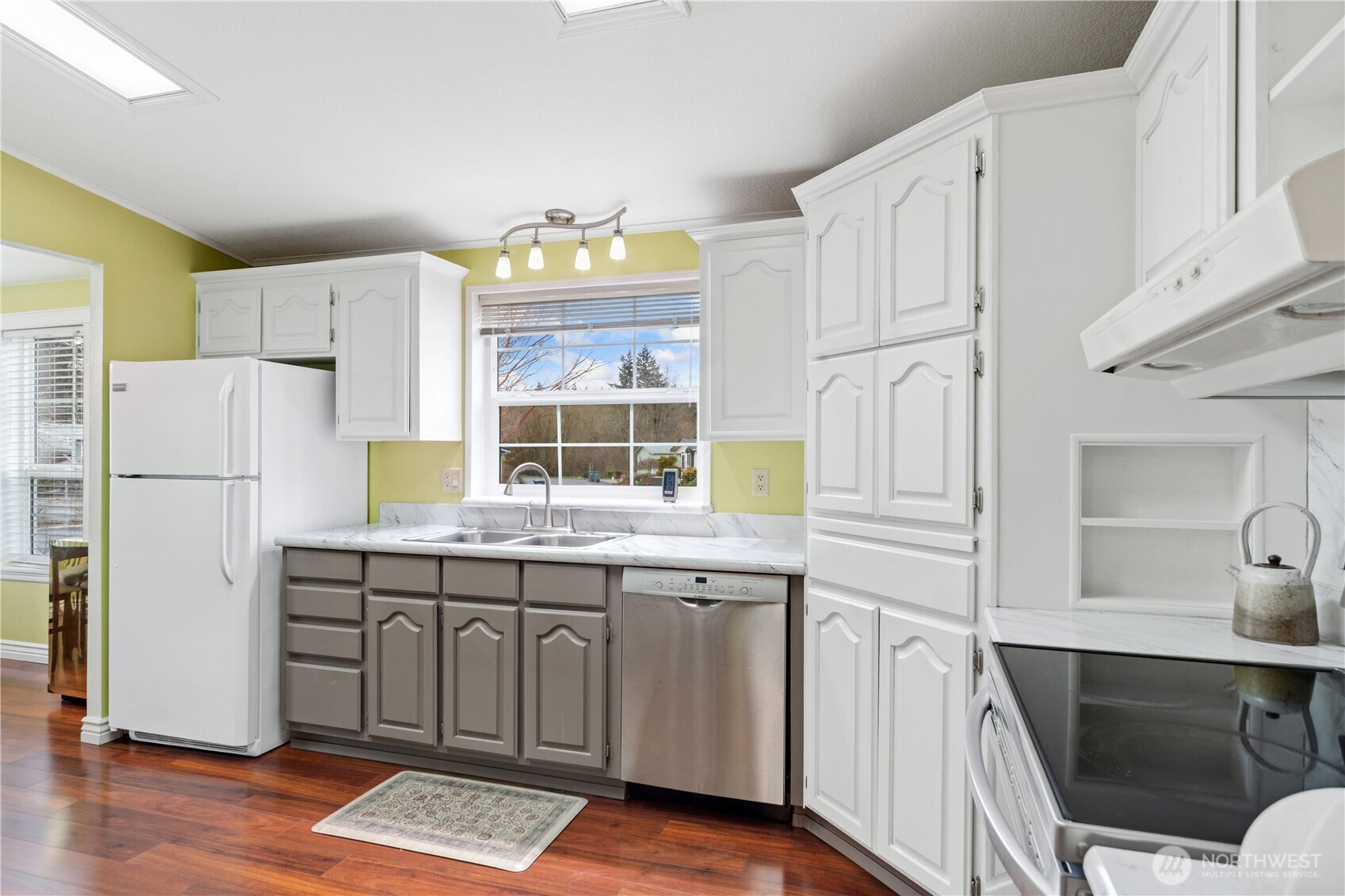 6680 NE Aquarius Lane , Bremerton, WA 98311