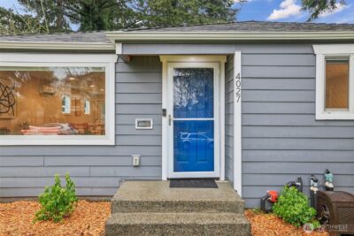 4027 48th Avenue SW, Seattle, WA 98116 - Photo 2