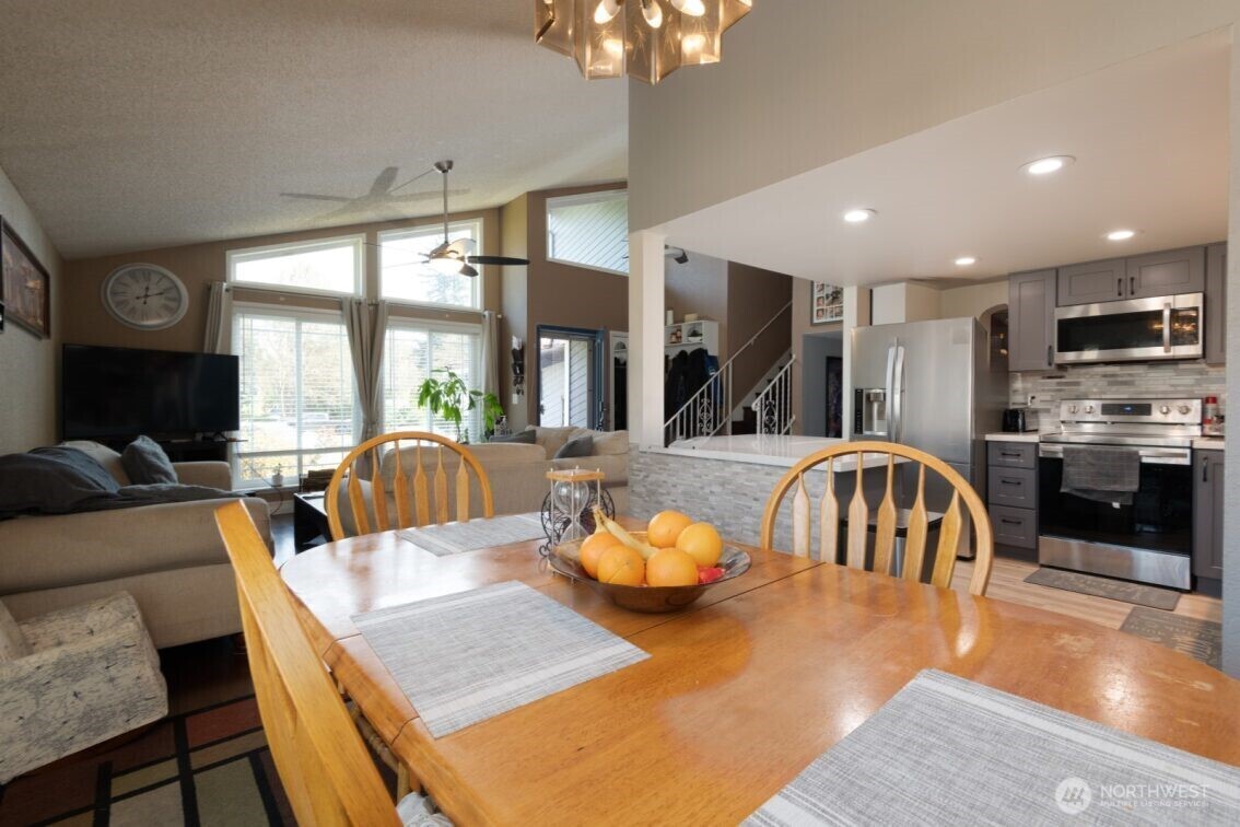 1427 33rd Avenue Ct SW, Puyallup, WA 98373-6031