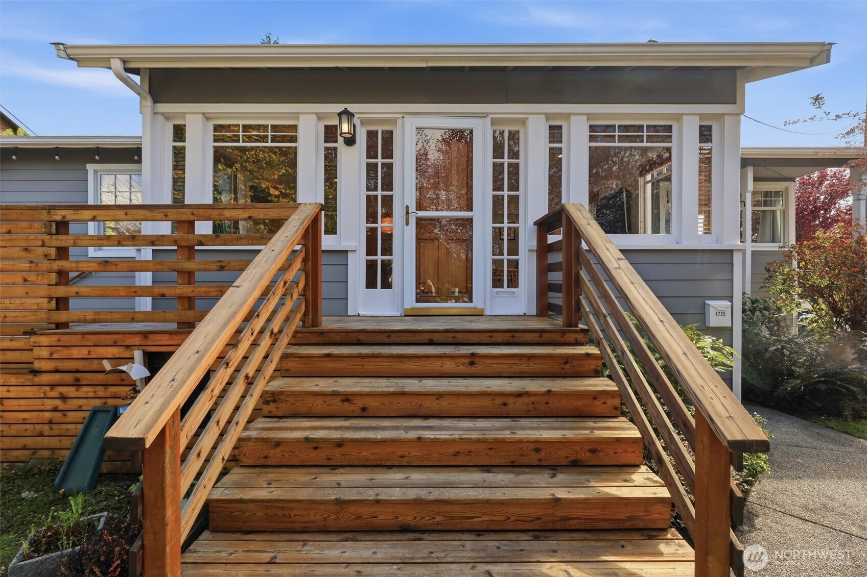 4725 SW Graham St , Seattle, WA 98136