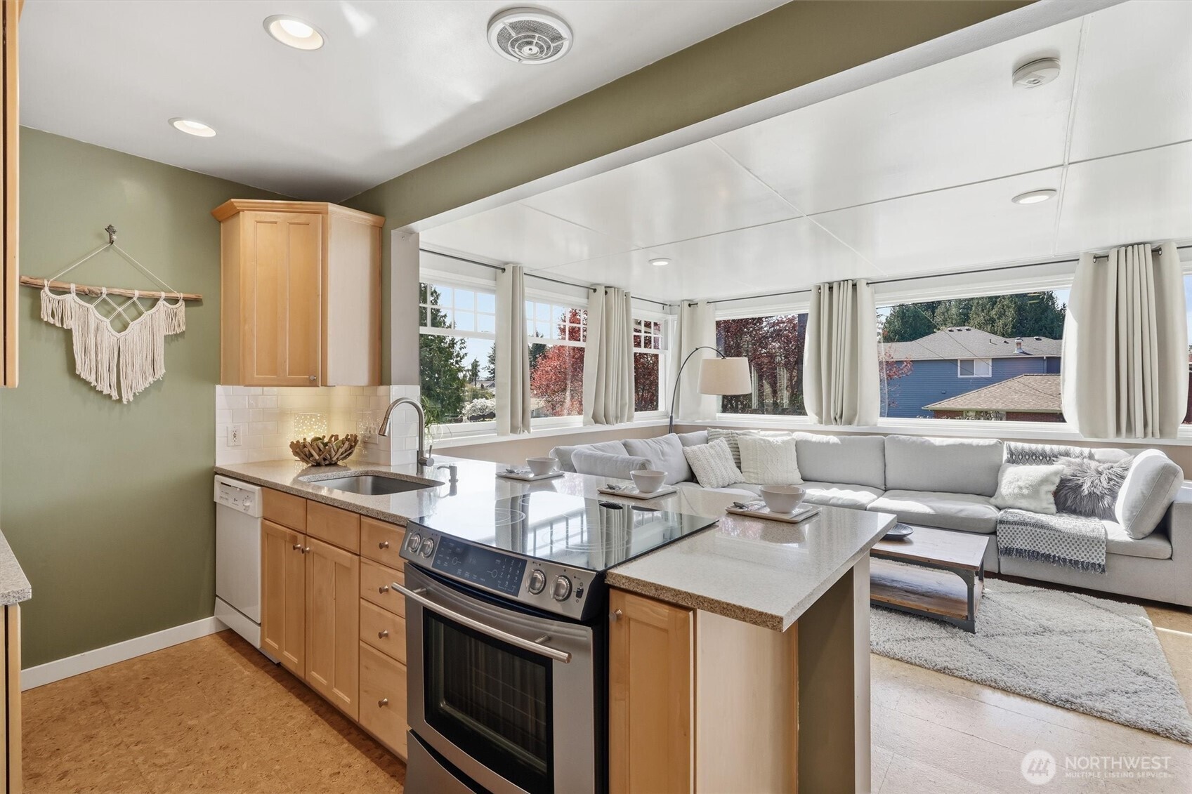 4725 SW Graham St , Seattle, WA 98136