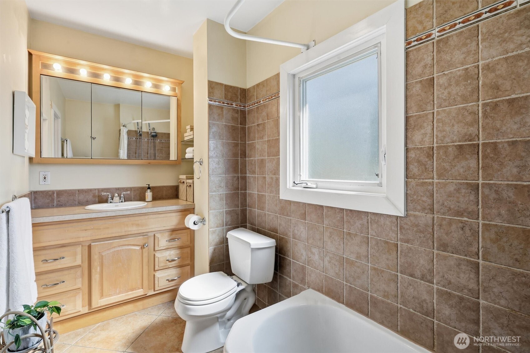 4725 SW Graham St , Seattle, WA 98136