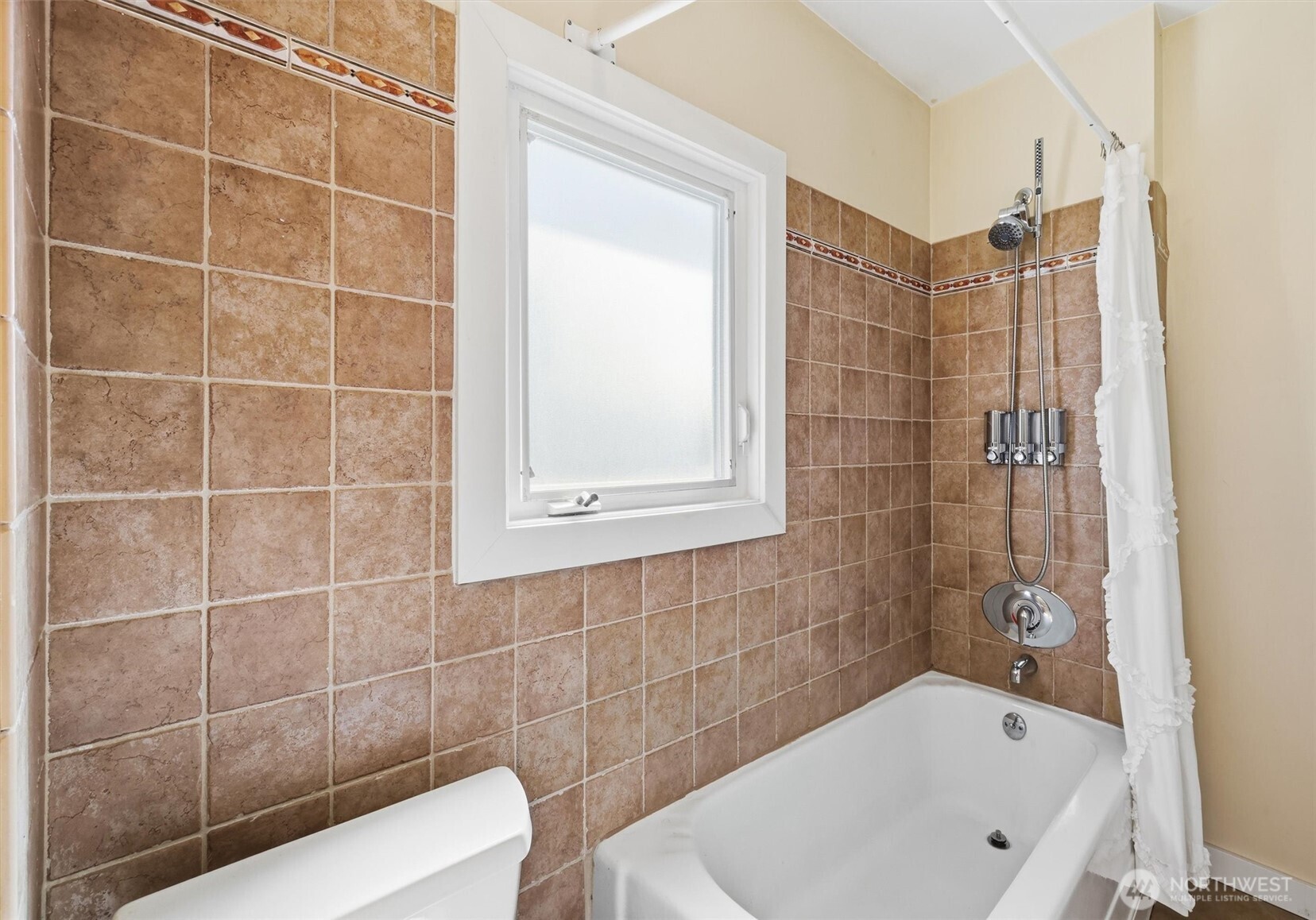 4725 SW Graham St , Seattle, WA 98136