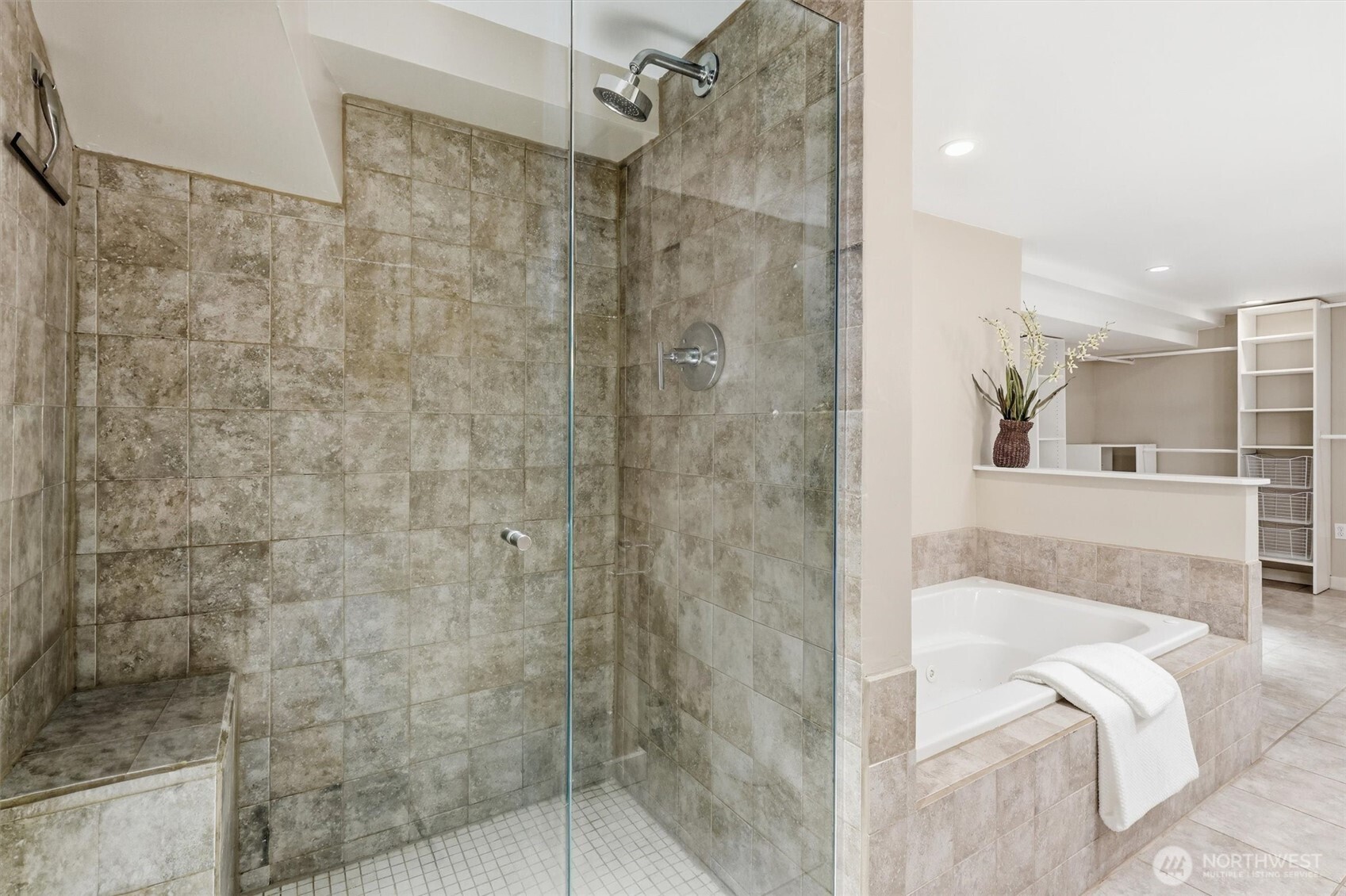 4725 SW Graham St , Seattle, WA 98136