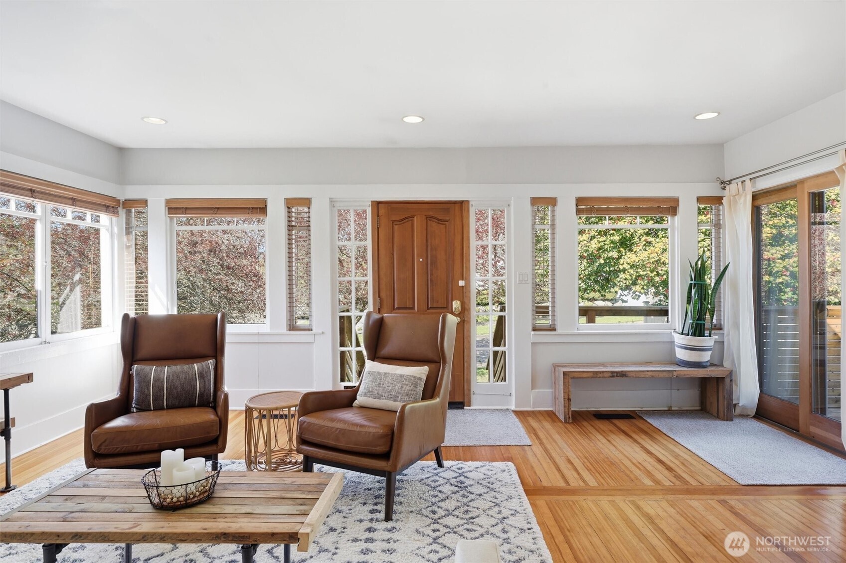 4725 SW Graham St , Seattle, WA 98136