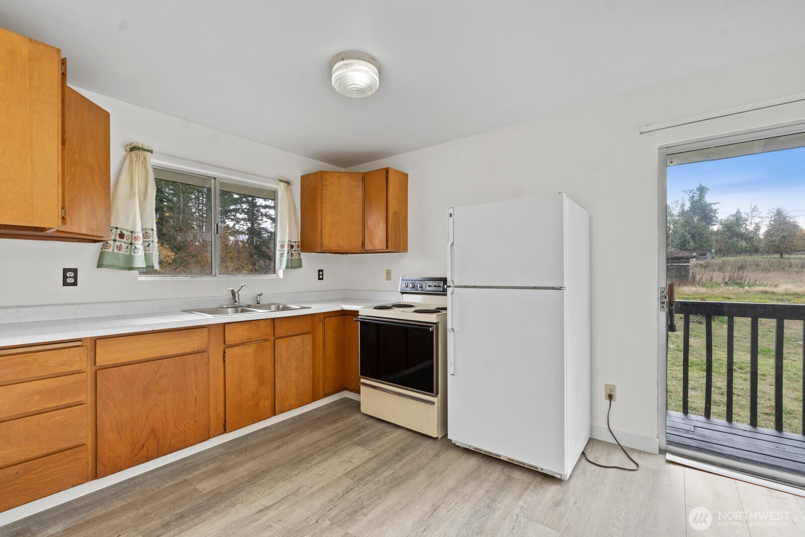 39411 Mountain Highway E, Eatonville, WA 98328