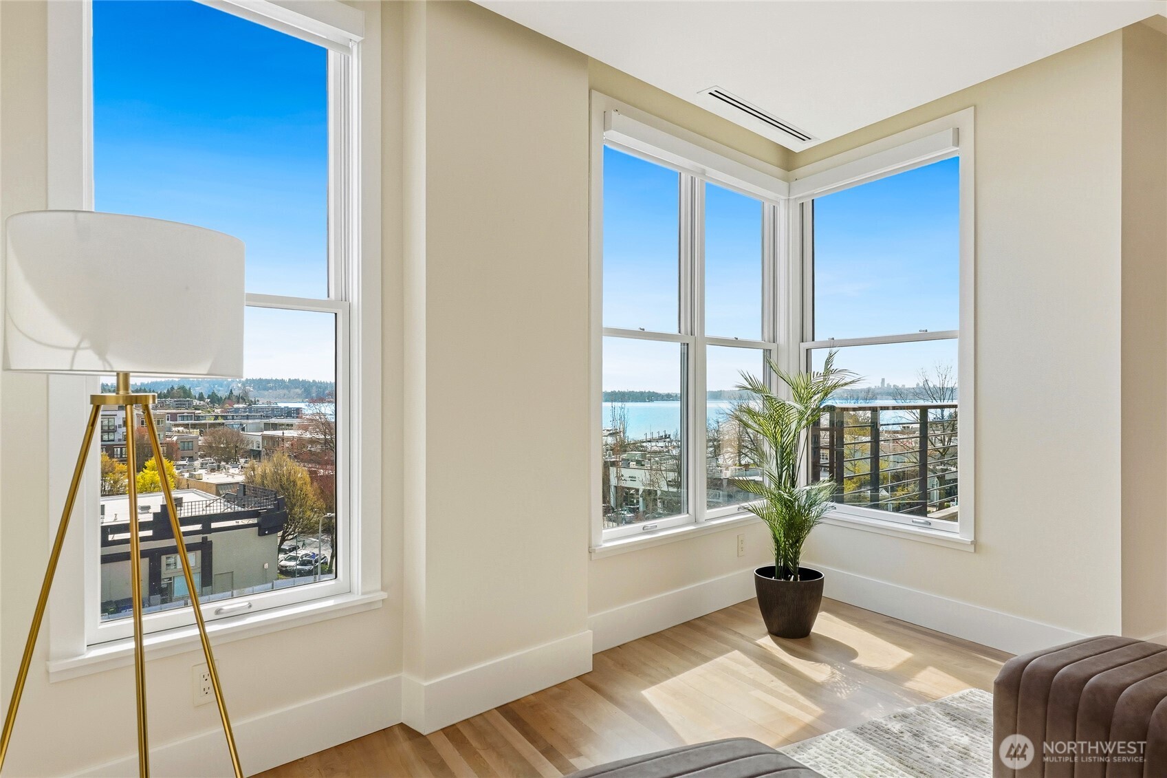 129 3rd Avenue #604, Kirkland, WA 98033