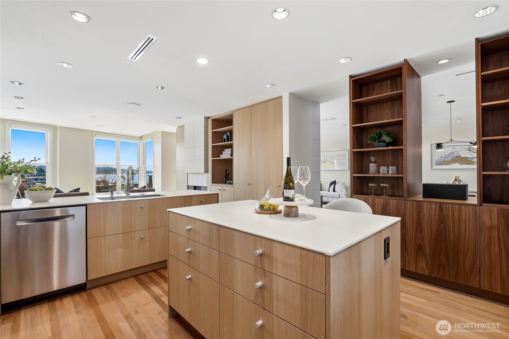 129 3rd Avenue #604, Kirkland, WA 98033