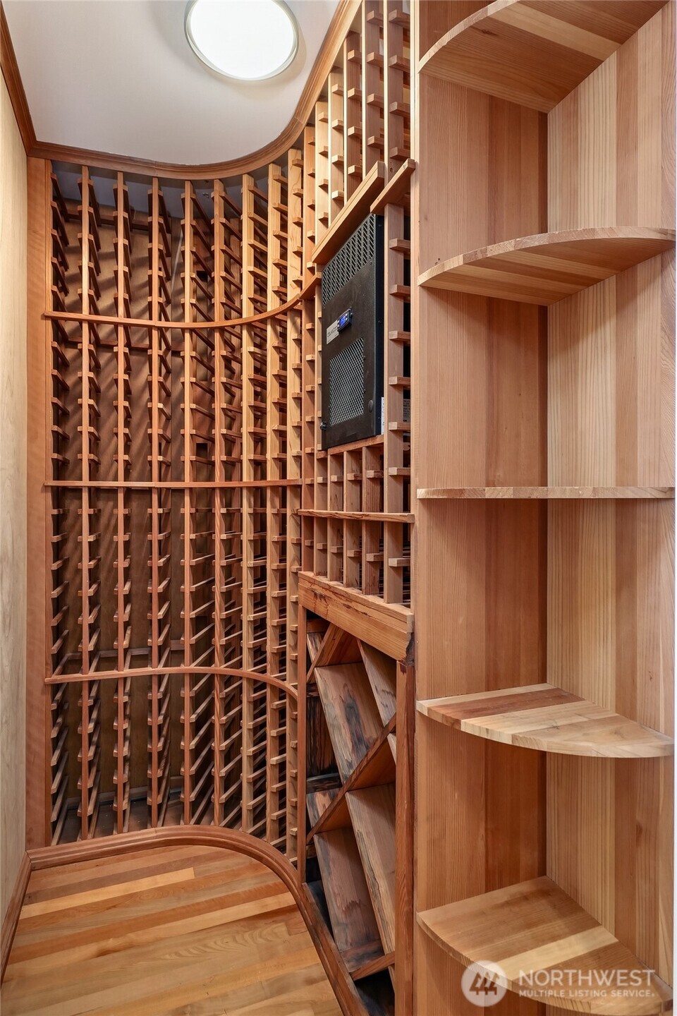 129 3rd Avenue #604, Kirkland, WA 98033