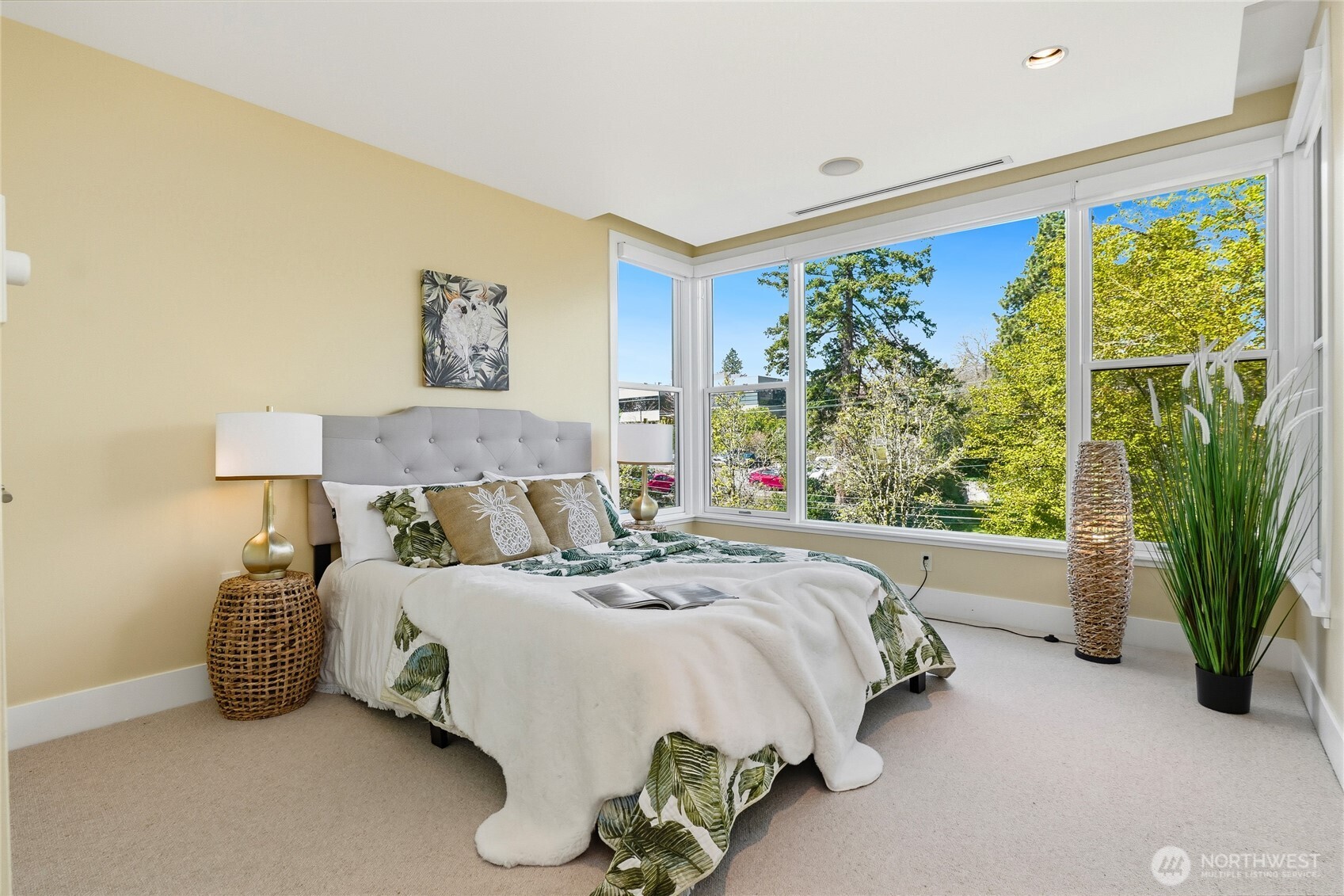 129 3rd Avenue #604, Kirkland, WA 98033