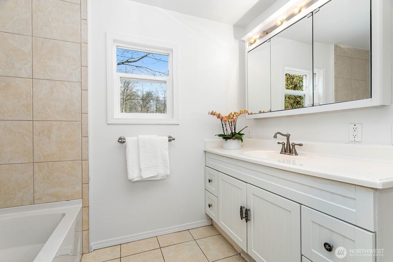 3671 Harnden Drive , Bellingham, WA 98226