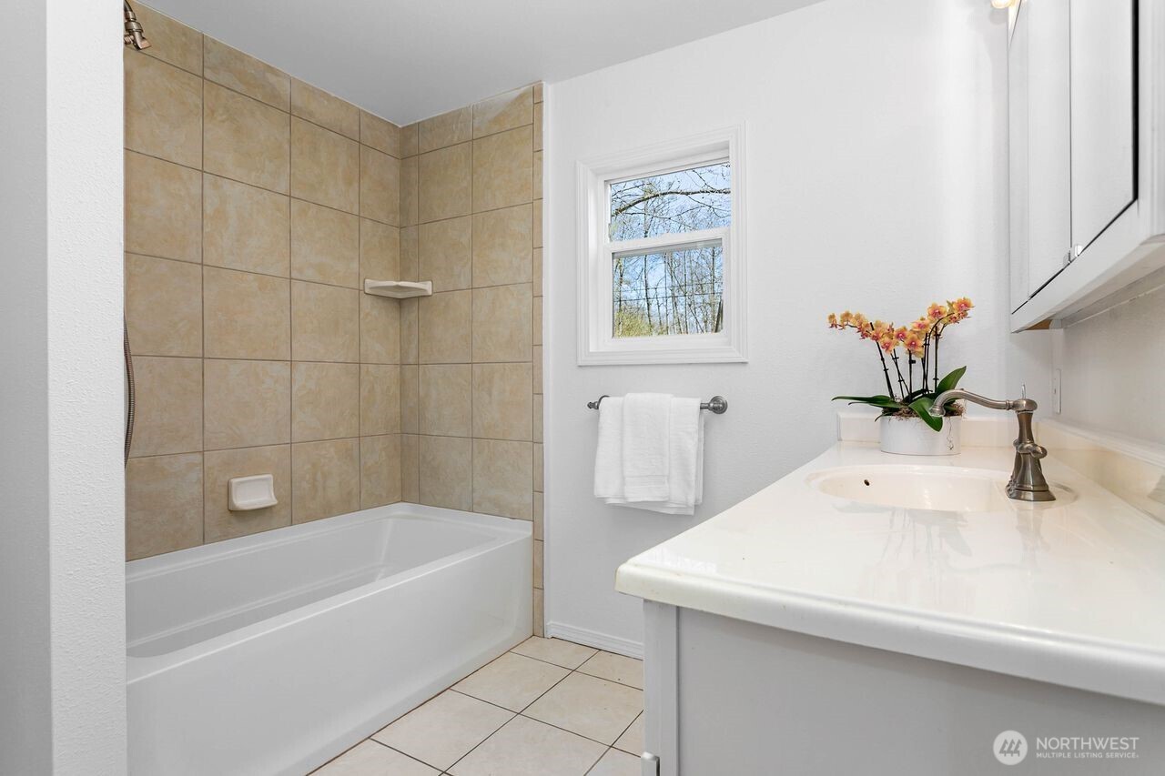 3671 Harnden Drive , Bellingham, WA 98226