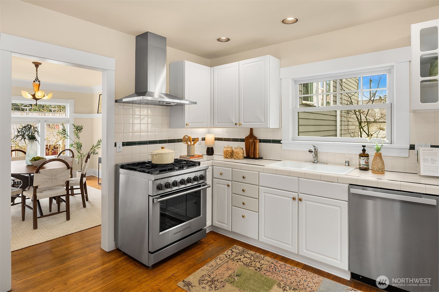 521 N 47th Street , Seattle, WA 98103