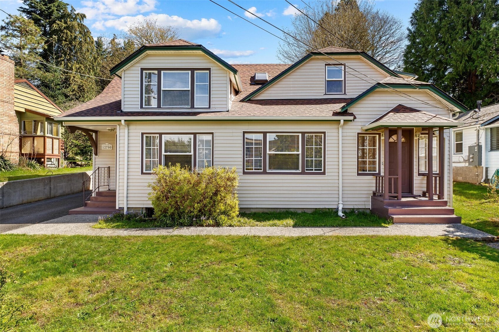 12700 37th Avenue NE, Seattle, WA 98125