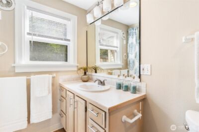 12700 37th Avenue NE, Seattle, WA 98125 - Photo 17