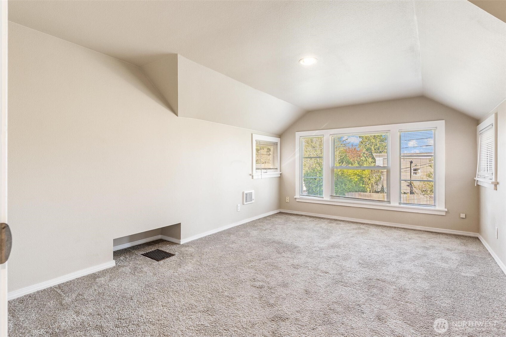 12700 37th Avenue NE, Seattle, WA 98125