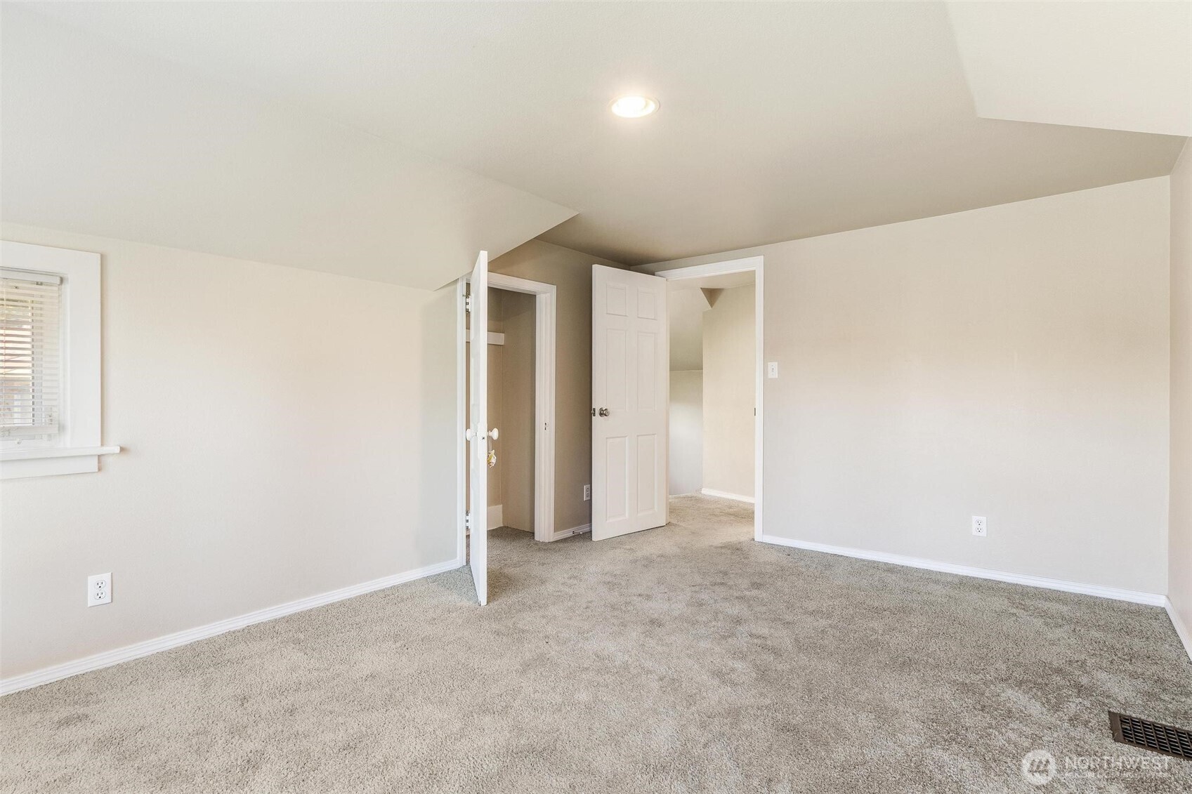12700 37th Avenue NE, Seattle, WA 98125