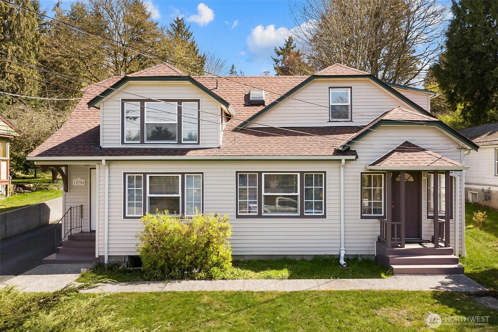 12700 37th Avenue NE, Seattle, WA 98125