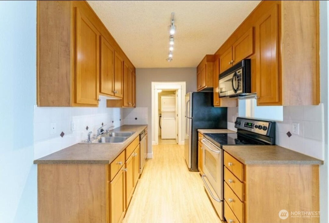 8025 234th Street SW #103, Edmonds, WA 98026