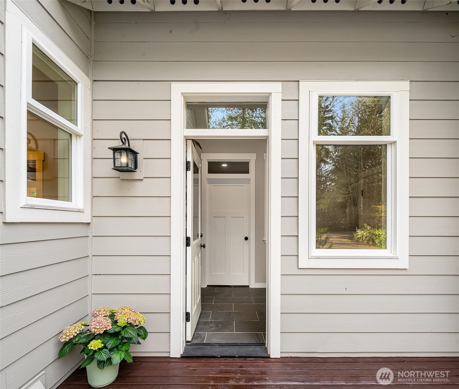 10060 NE Springwood Lane , Bainbridge Island, WA 98110