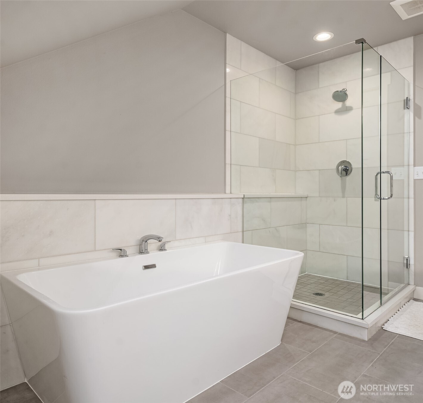 10060 NE Springwood Lane , Bainbridge Island, WA 98110