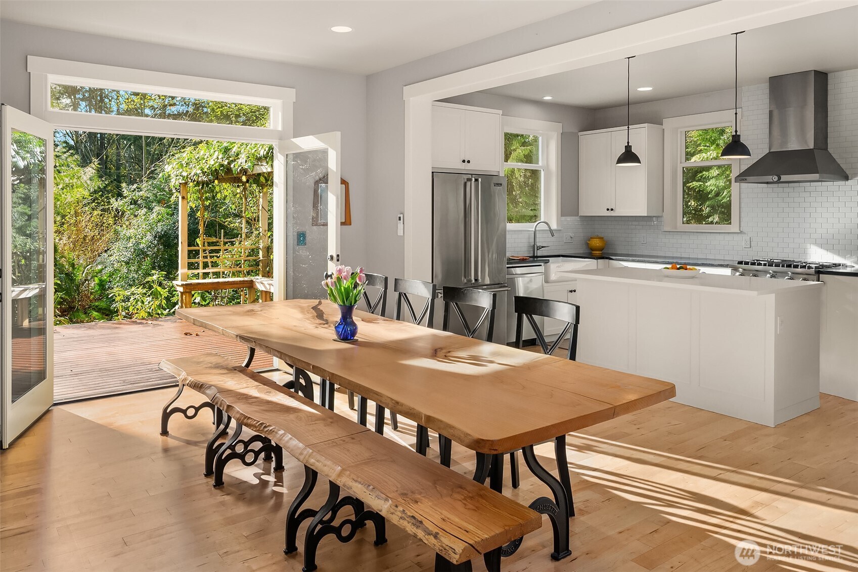 10060 NE Springwood Lane , Bainbridge Island, WA 98110