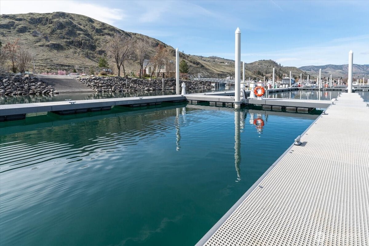 1350 W Woodin Avenue #F4, Chelan, WA 98816