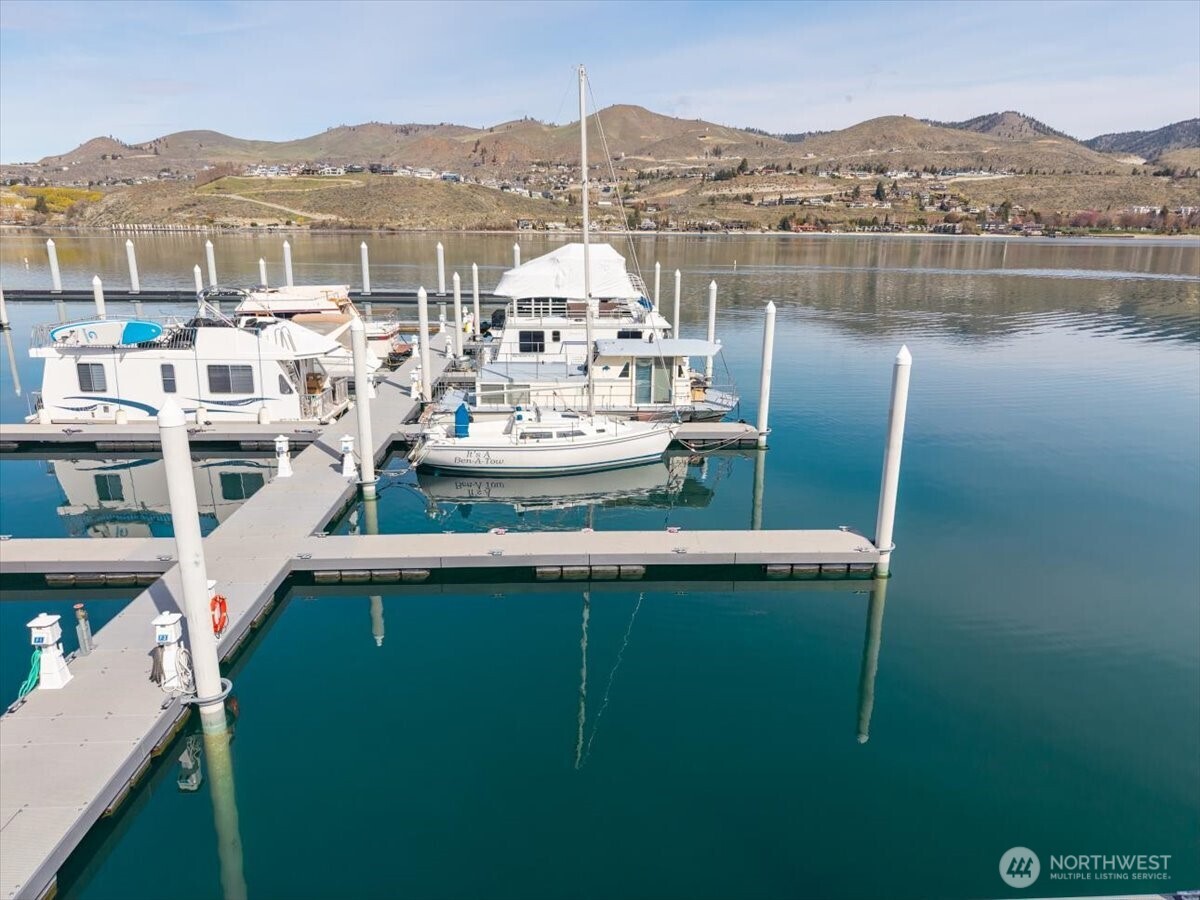 1350 W Woodin Avenue #F4, Chelan, WA 98816