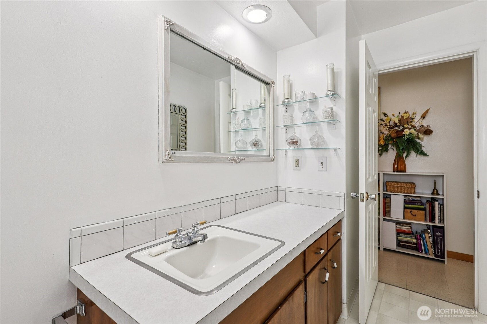 801 Cowlitz Way , Kelso, WA 98626