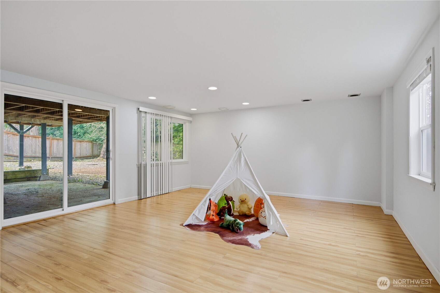 14831 NE 14th Street , Bellevue, WA 98007