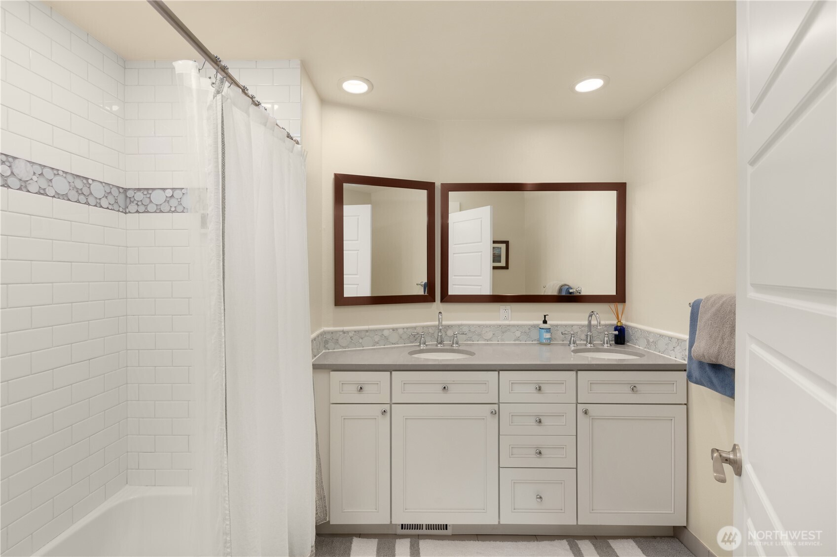 9525 Mercerwood Drive , Mercer Island, WA 98040