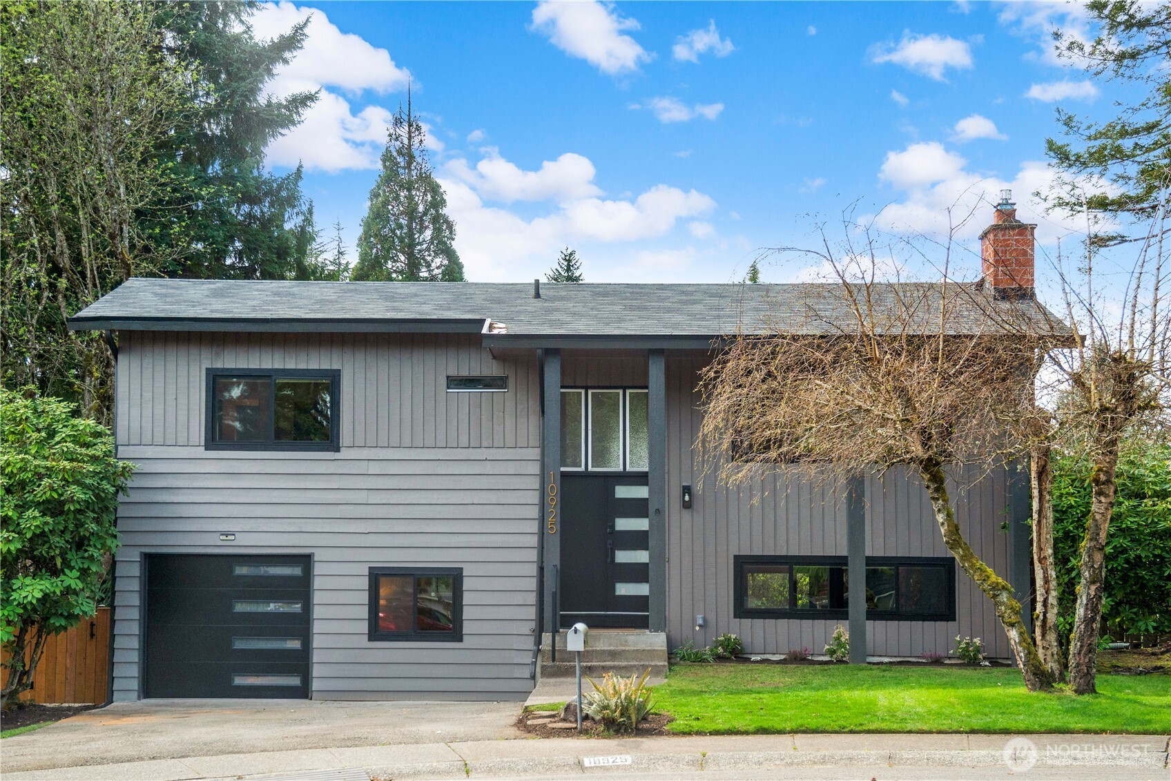 10925 NE 117th Place , Kirkland, WA 98034