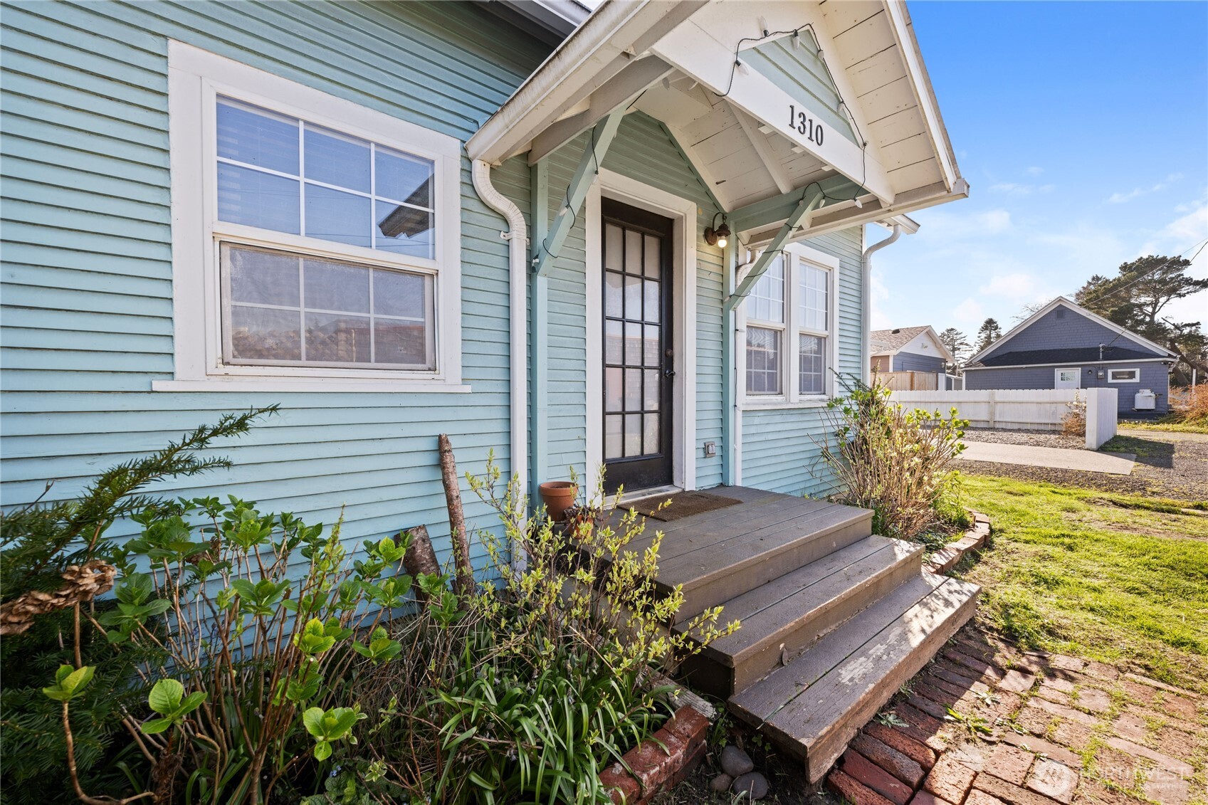 1310 44th Pl , Seaview, WA 98644