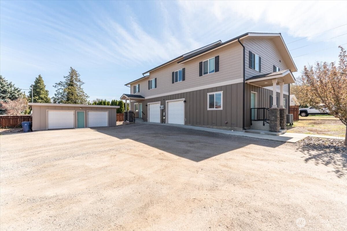 1327 S Miller Street , Wenatchee, WA 98801